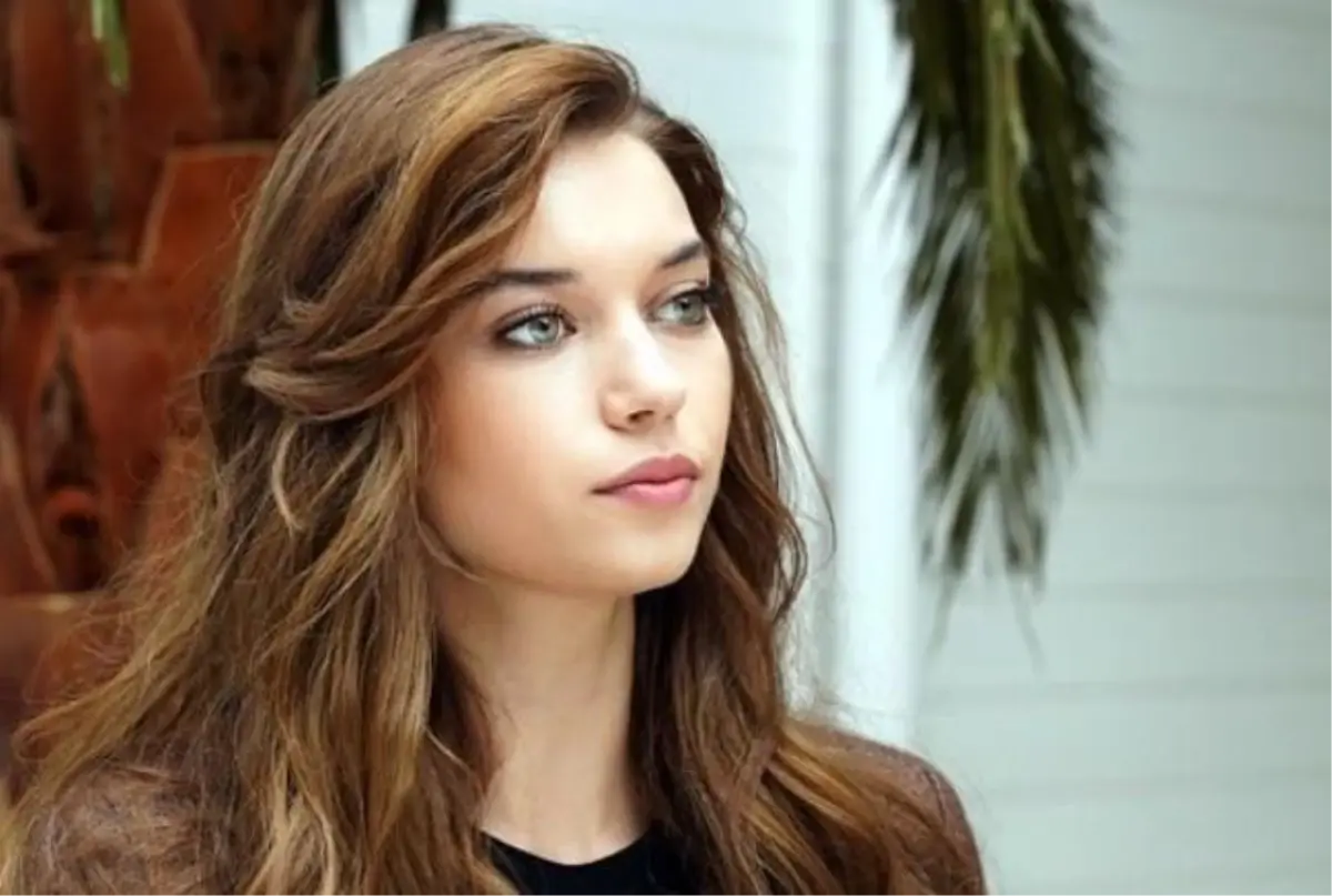 afra-saracoglu ile ilgili görsel 3