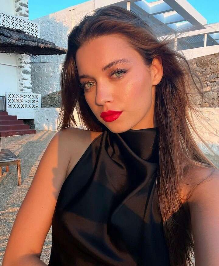 afra-saracoglu ile ilgili görsel 3