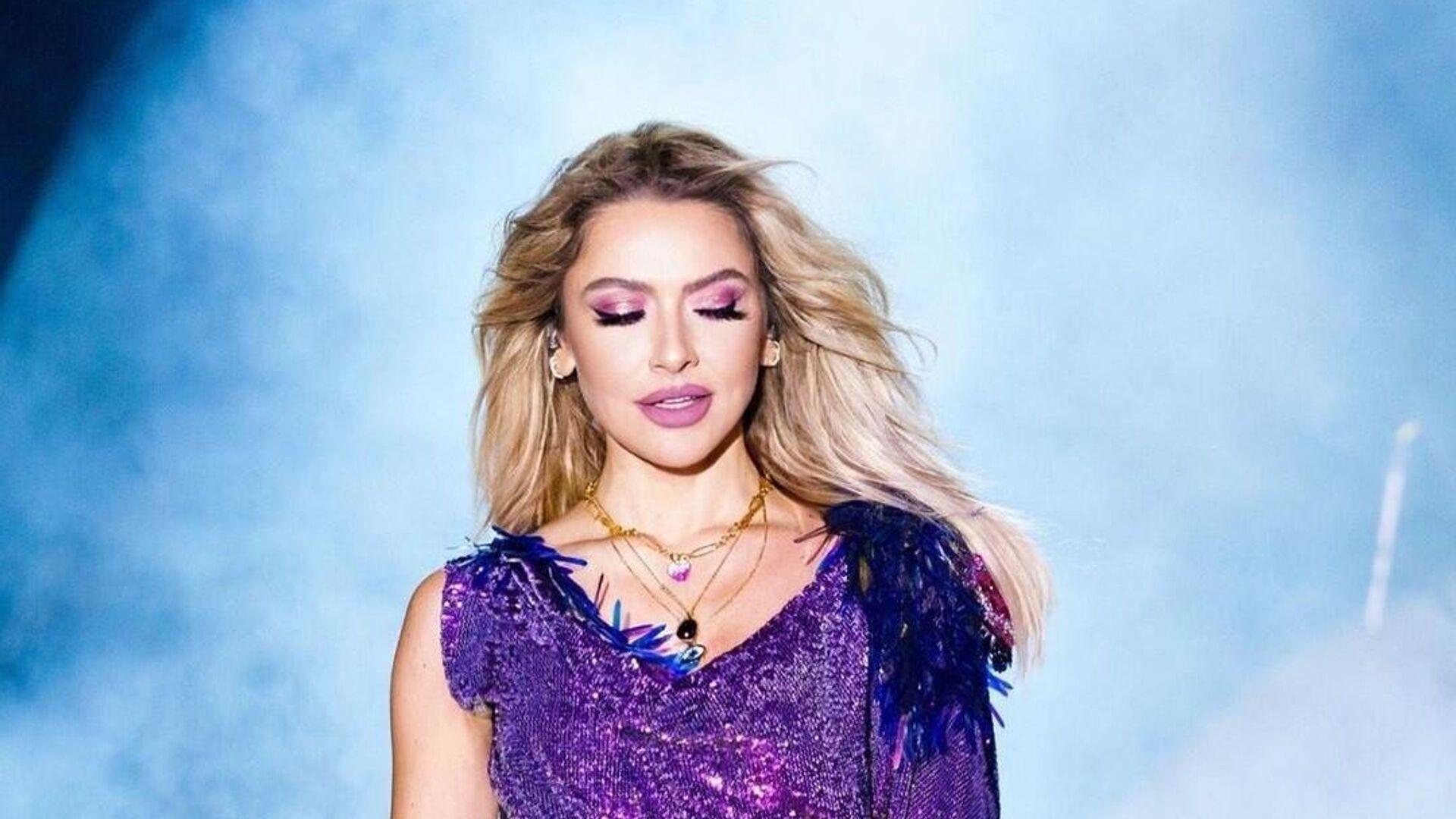 hadise ile ilgili görsel 1