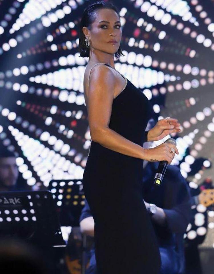 hulya-avsar ile ilgili görsel 3