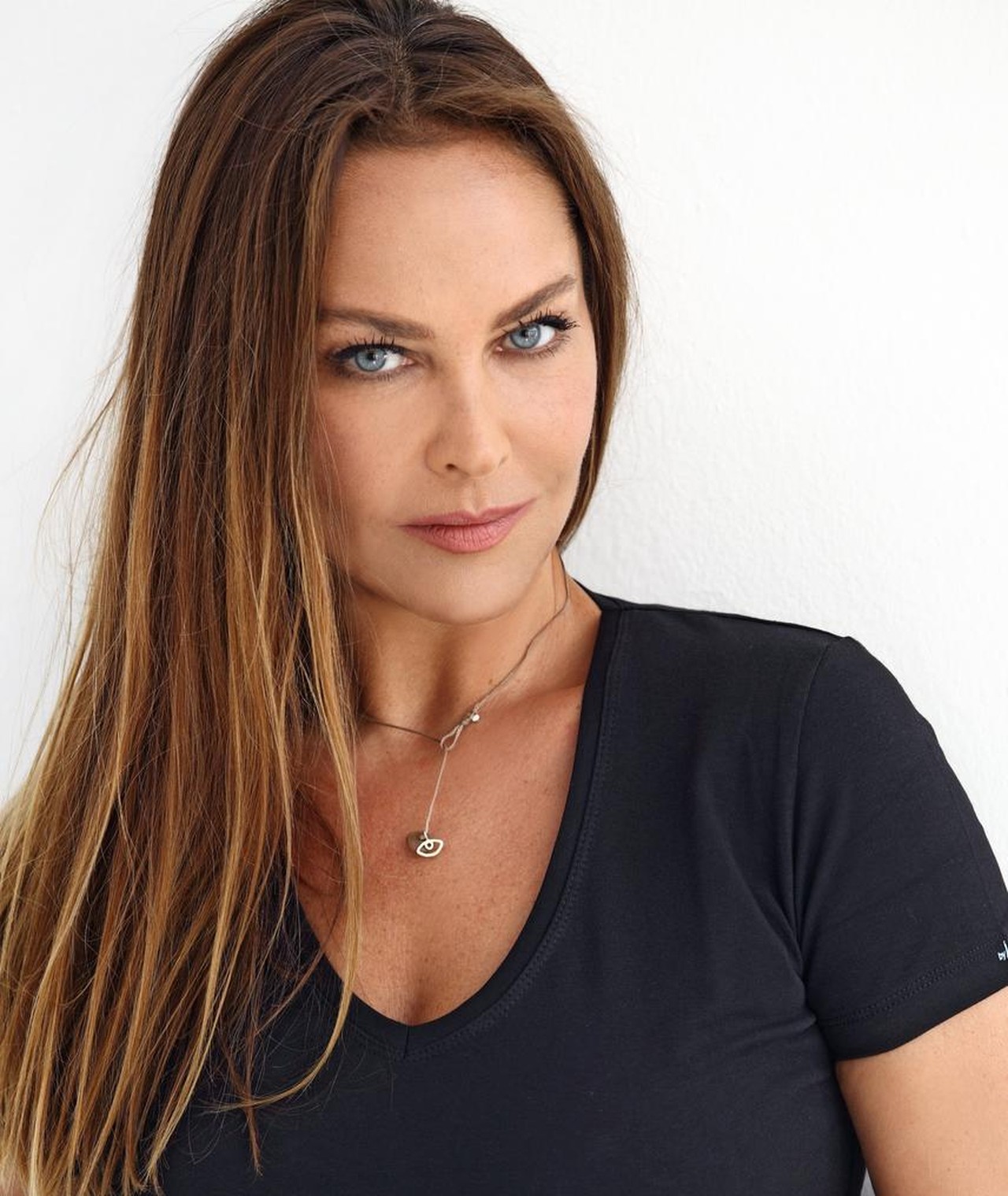 hulya-avsar ile ilgili görsel 1