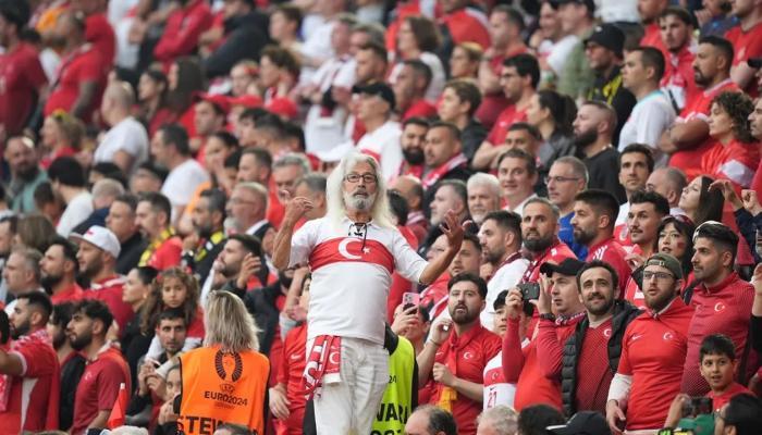 taraftar ile ilgili görsel 3