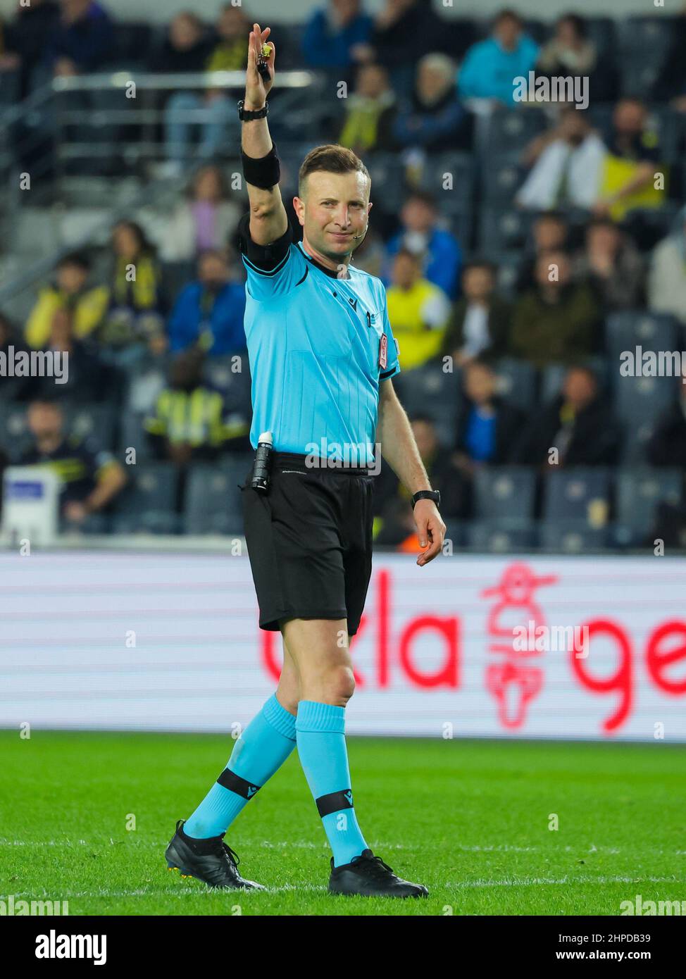 Yasin Kol Kimdir? Süper Lig'in Deneyimli Hakemi